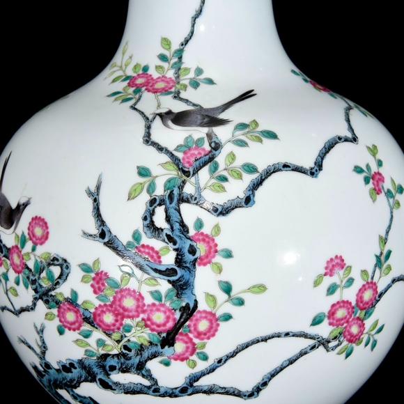 北京唐潮拍賣(mài)有限公司粉彩花鳥(niǎo)紋天球瓶