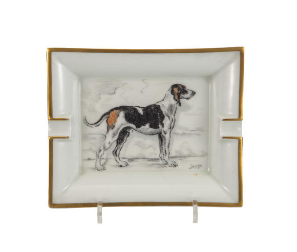 Piguet - H?tel des VentesHERMèS. Vide-poche cendrier en porcelaine, Paris, à décor de chien, 19,2x15,5 cm