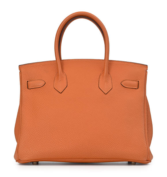 Piguet - H?tel des VentesHermès, sac Birkin 30 en Togo orange, 2009, bouclerie plaquée or, tirette clochette, 2 clefs et cadenas, housses