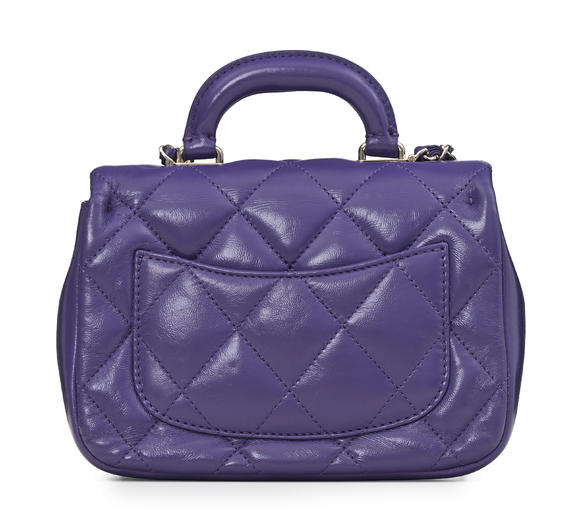 Piguet - H?tel des VentesChanel, sac à rabat Mini Coco Trip en cuir d'agneau indigo brillant, 2024, housse, 14x18 cm