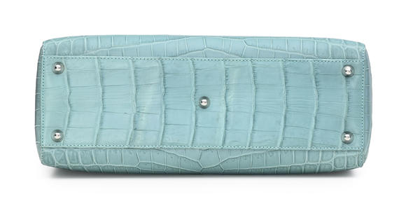 Piguet - H?tel des VentesChristian Dior, sac Lady Dior Large en crocodile aqua marine mat, charmes D.I.O.R., bandoulière, housse, 24x31 cm