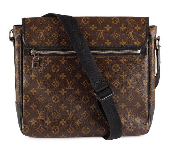 Piguet - H?tel des VentesLouis Vuitton, sac Macassar Bass Messenger en toile enduite Monogram et cuir noir, bandoulière en toile noire, 31x33 cm