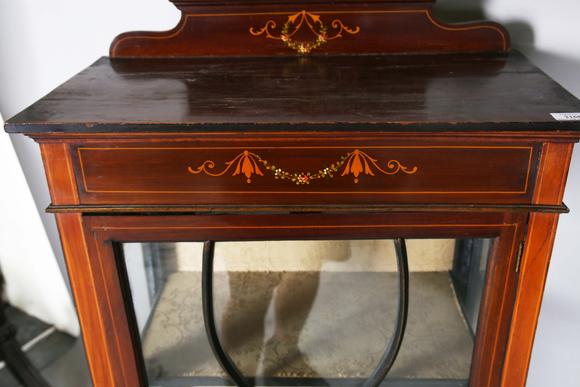 TooveysAn Edwardian mahogany display cabinet with inlaid and painted frieze
