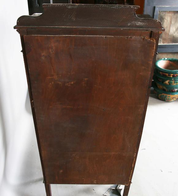 TooveysAn Edwardian mahogany display cabinet with inlaid and painted frieze