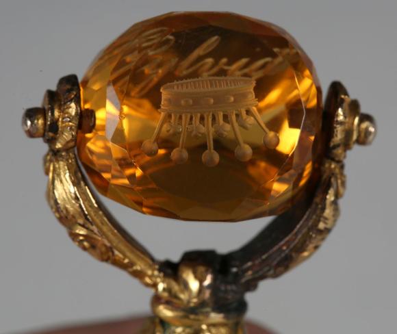 TooveysA 19th century gold mounted citrine triple-sided rotating seal, engr