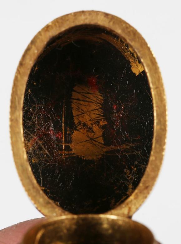 TooveysA fine late 18th/early 19th century gold and enamelled novelty pill/