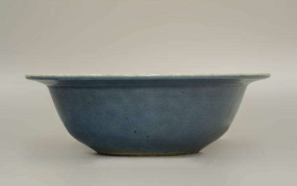 京都祇園會(huì)拍賣清中期 藍(lán)釉青花折沿洗 日本桐箱附 本物保證