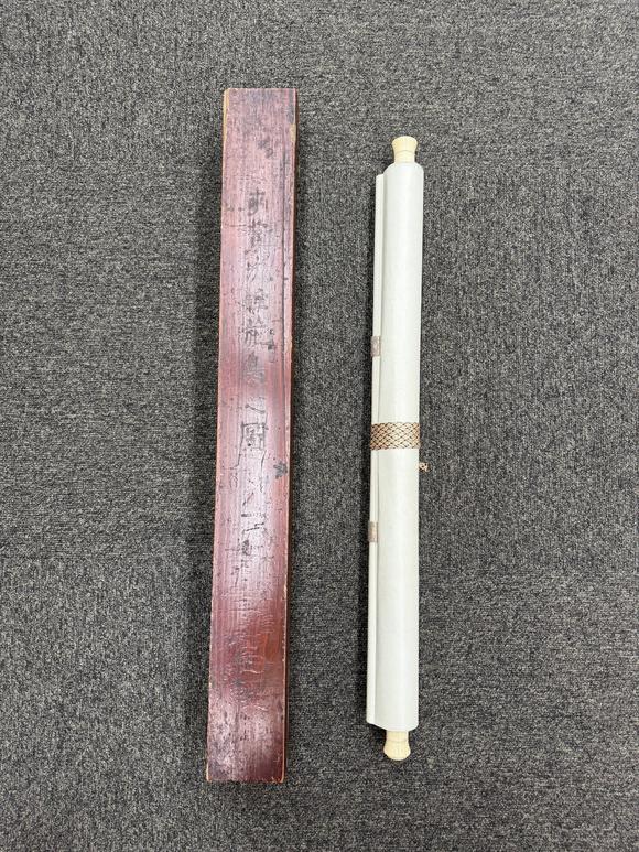 京都祇園會拍賣沈銓 花鳥圖 絹本掛軸 日本朱漆手書箱附 日本古裂裝裱 鷹見游山舊藏 出版著錄附