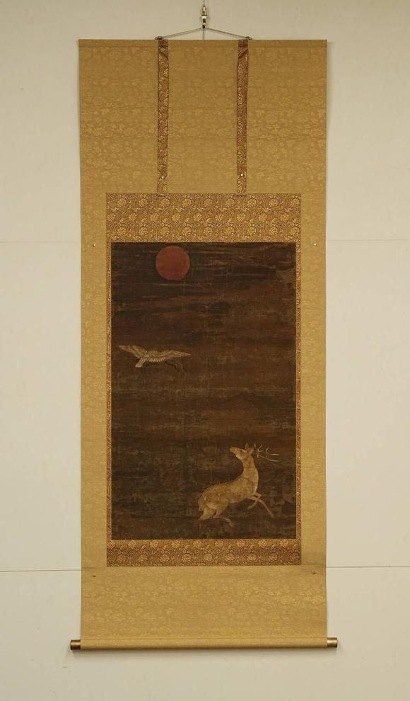 京都祇園會(huì)拍賣鐮倉(cāng)時(shí)代 春日曼荼羅 鹿曼荼羅 絹本掛軸 雙箱附 日本古裂裝裱 鷹見(jiàn)遊山舊藏 出版著錄附