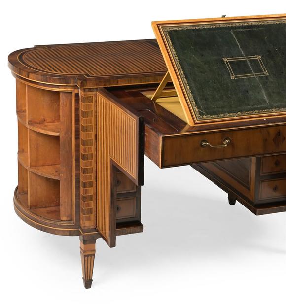 DreweattsY AN UNUSUAL ROSEWOOD AND SATINWOOD DESK, POSSIBLY BY AN éMIGRé MAKER, LATE 18TH OR EARLY 19TH CENTURY