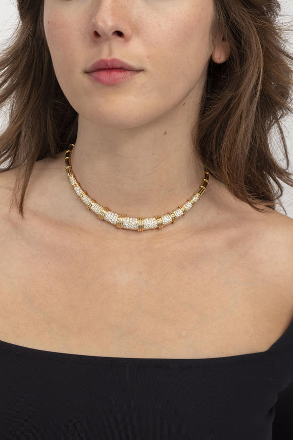Piguet - H?tel des VentesVan Cleef & Arpels, collier or 750 articulé d'éléments en forme de demi-cylindres en chute, ceux du centre sertis de diamantsVan Cleef & Arpels, 18K gold necklace set with round brillant cut diamonds