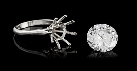 Piguet - H?tel des VentesUn diamant taille brillant sur papier de 5.19 carats, avec sa monture solitaire en or gris 750