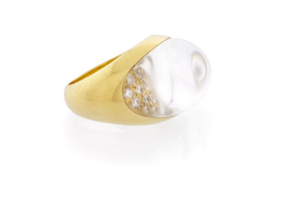 Piguet - H?tel des VentesCartier, Myst, bague or 750 ornée d'un d?me de cristal de roche sur un pavage de diamants taille brillant