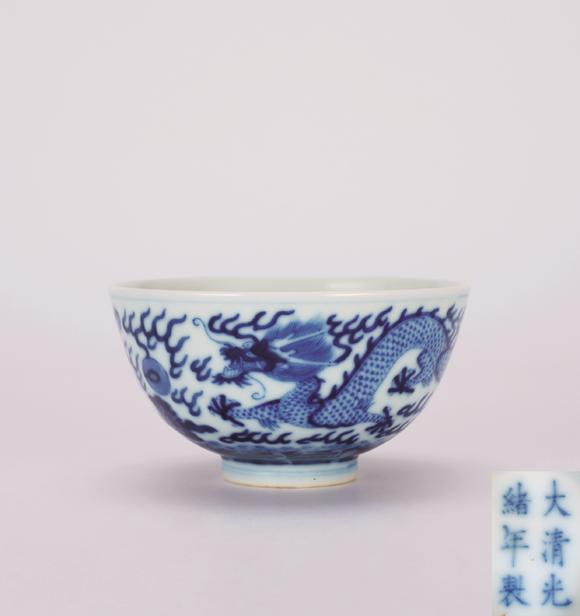 四海九洲清 青花龍紋碗