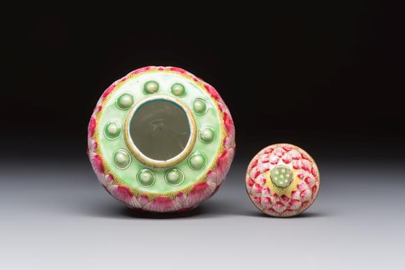 Rob Michiels AuctionsA Chinese famille rose 'Lotus Bud' tea caddy and cover, Qianlong mark, 19th C.