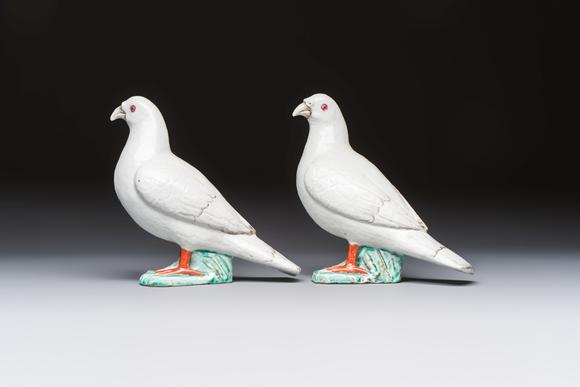 Rob Michiels AuctionsA pair of Chinese famille rose doves, Qianlong