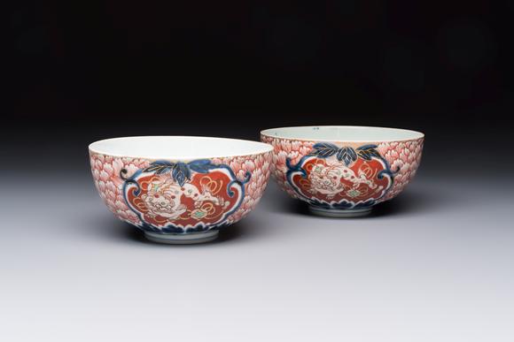 Rob Michiels AuctionsA pair of Japanese Imari 'Shishi Lions' bowls, Edo/Meiji, 19th C.