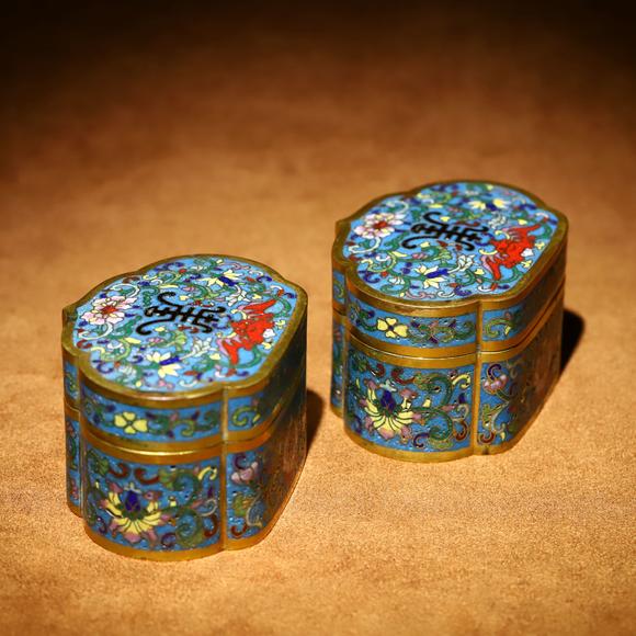 You Need清代，景泰藍(lán)福壽蓋盒一對 