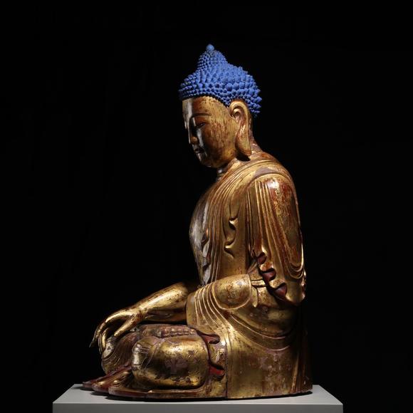 東京銀座（古美術(shù)宋磁）明 木雕漆金釋迦牟尼坐像  關(guān)東藏家舊藏
