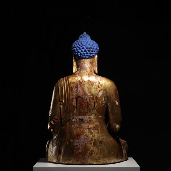 東京銀座（古美術(shù)宋磁）明 木雕漆金釋迦牟尼坐像  關(guān)東藏家舊藏