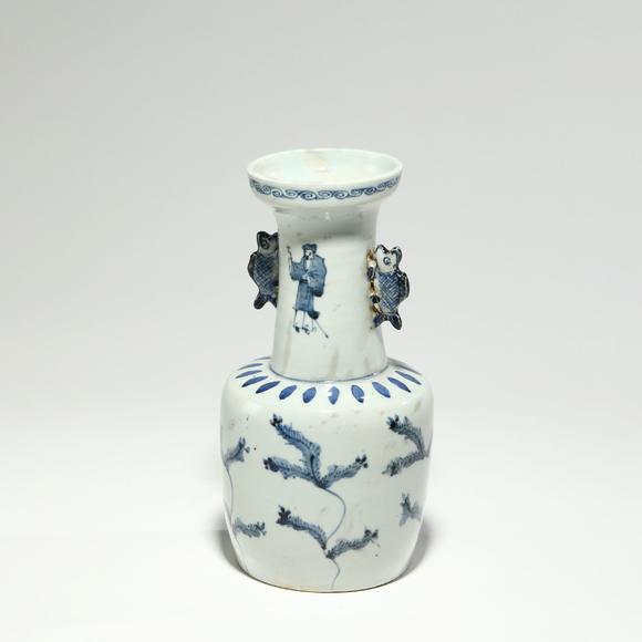 東京銀座（古美術(shù)宋磁）青花水草紋雙魚耳瓶