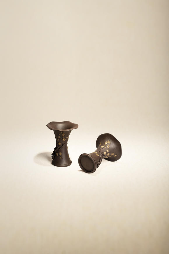 允臧齋朱可心(1904-1986)  雙色堆貼塑梅花尊對組