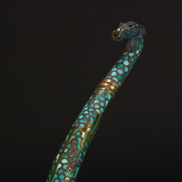 春和美術(shù)戰(zhàn)國 銅錯(cuò)金銀嵌綠松石龍首帶鉤