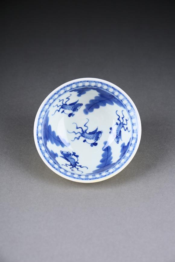 春和美術(shù)甜黃釉青花遊魚碗
