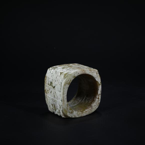 春和美術(shù)良渚獸面紋玉琮