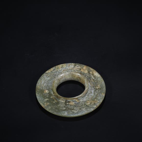 春和美術(shù)青玉有領(lǐng)玉璧