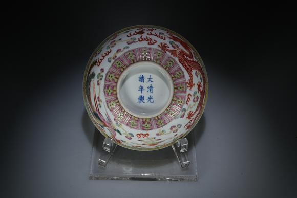 北京懋隆拍賣清光緒 粉彩龍鳳紋碗