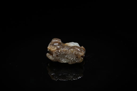 北京懋隆拍賣清 糖玉巧雕麒麟送子