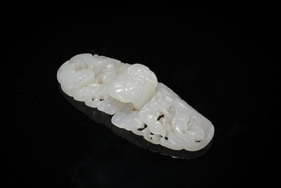 北京懋隆拍賣(mài)清 白玉螭龍紋帶扣