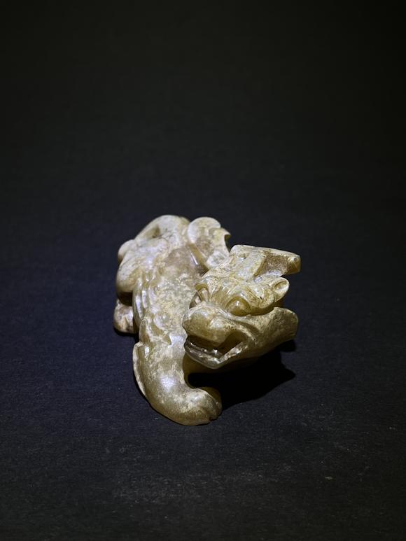 萬領(lǐng)國際商代円彫巻尾玉竜