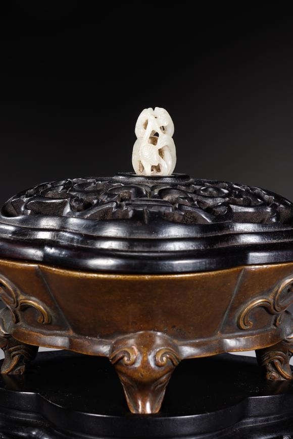 萬領(lǐng)國(guó)際清代 銅螭龍耳熏爐