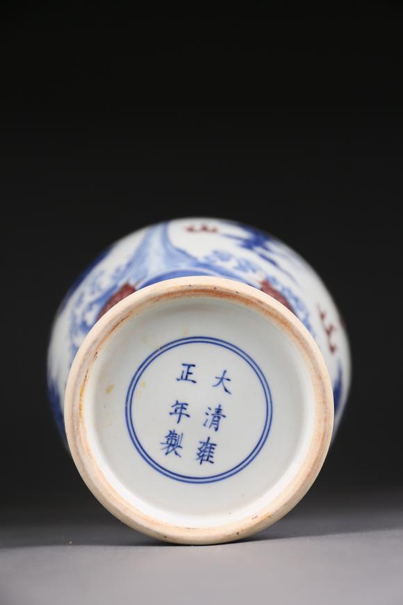 萬領(lǐng)國際青花釉里紅龍教子紋瓶
