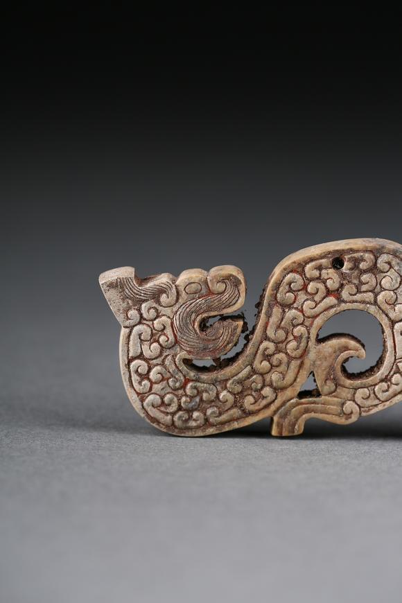 萬(wàn)領(lǐng)國(guó)際龍形璜