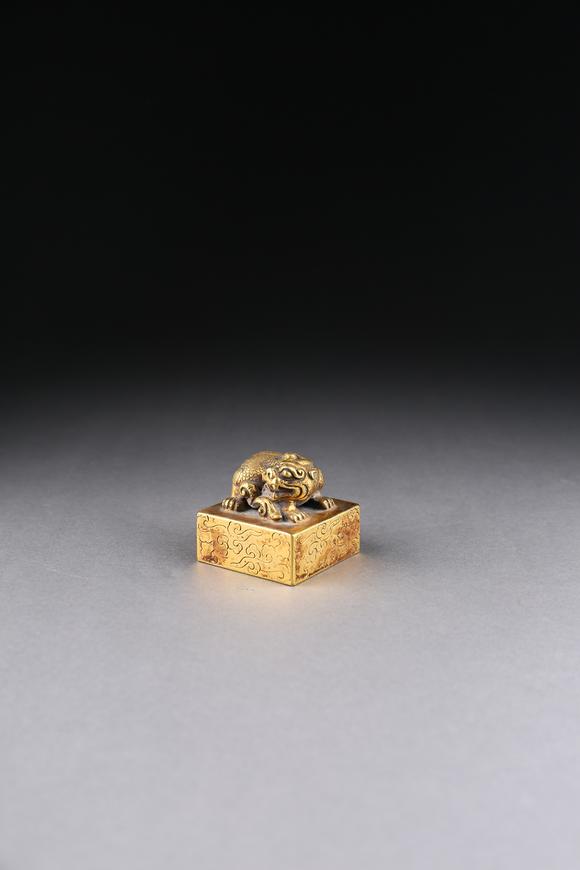 萬領(lǐng)國際銅鎏金獸紐鳥蟲紋印