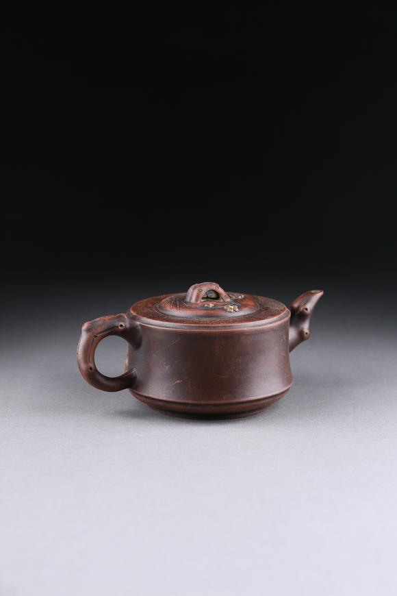 萬(wàn)領(lǐng)國(guó)際紫砂竹紋梅花壺