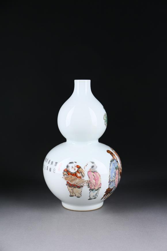 萬領(lǐng)國(guó)際粉彩論道紋葫蘆瓶