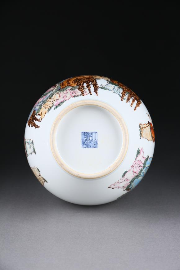 萬領(lǐng)國(guó)際粉彩論道紋葫蘆瓶