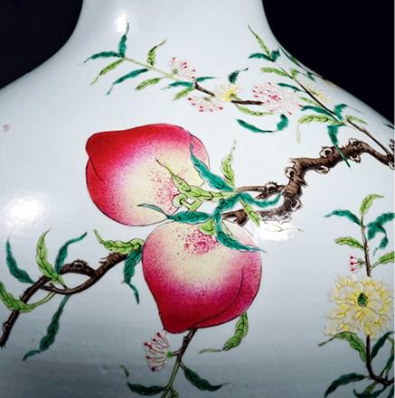  中佳信拍賣清乾隆 洋彩九熟蟠桃天球尊（瓶）