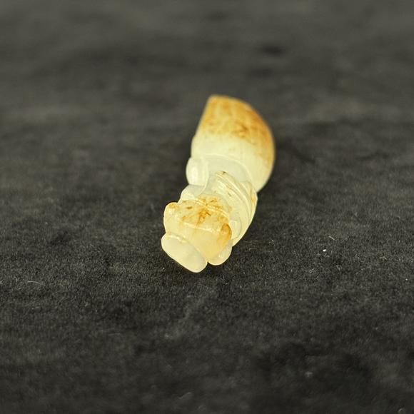 南京十竹齋白玉童子掛件 白玉留皮螳螂掛件兩件