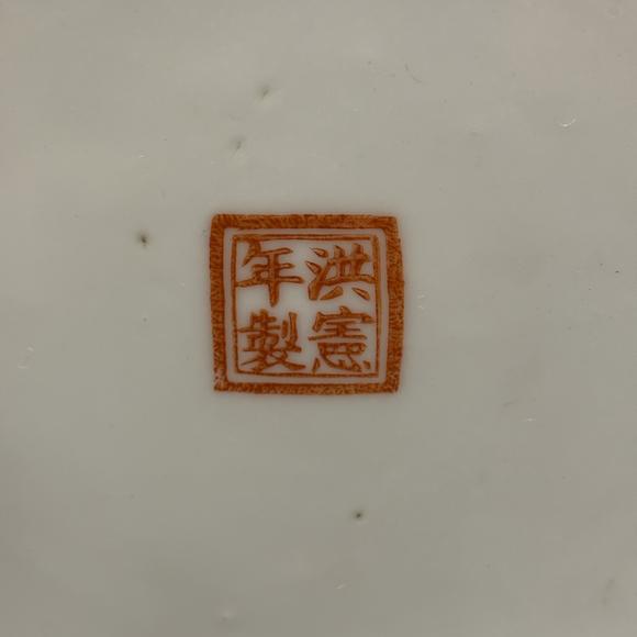 南京十竹齋粉彩人物紋觀音瓶一對