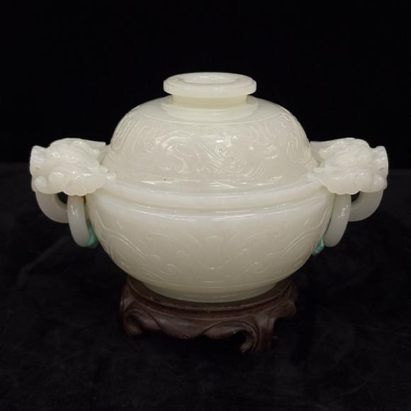 南京十竹齋白玉雕饕餮紋雙耳活環(huán)香爐