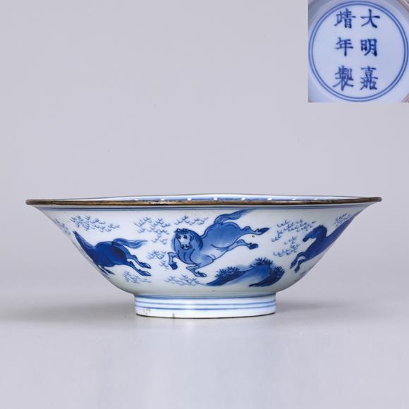 香港華輝清康熙 青花八駿圖碗斗笠碗 ''大明嘉靖年製''款