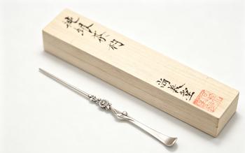 A Pure Silver Tea Scoop with Floral Relief, Marked Shangmei Tang
