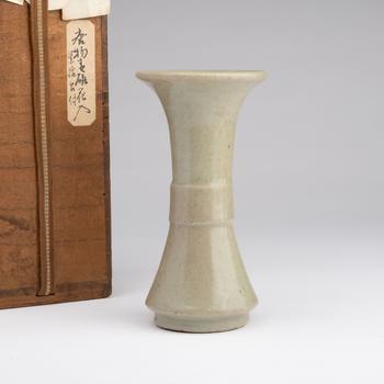 明 龍泉窯青磁花觚