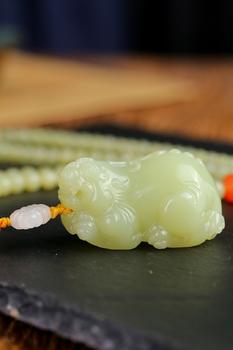 招財貔貅·一體鏈精品和田玉若羌黃口掛件