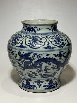Grand jarre bleu à dragons, 17 siècle